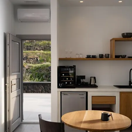 Saint John Oia-villas With Private Heated Pool דירה